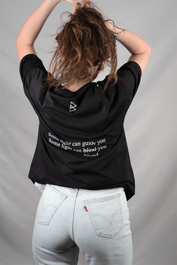 T-shirt nera // Collezione "Some Light".