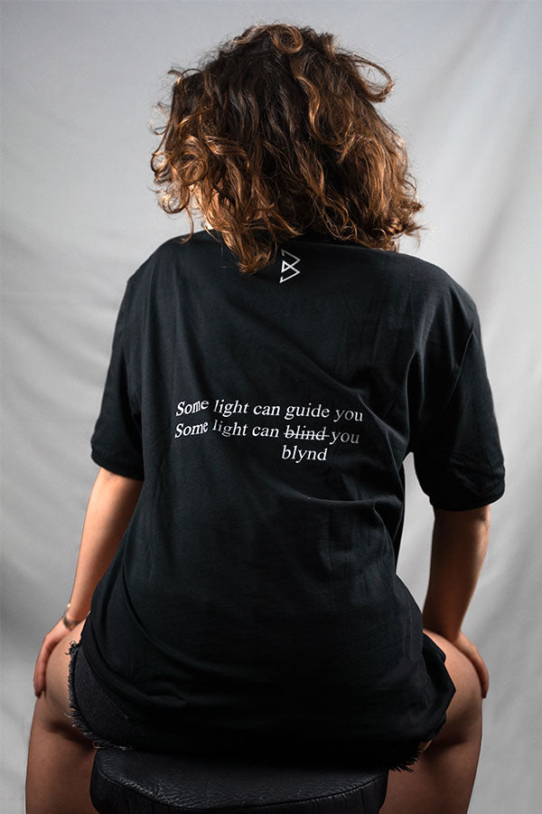 T-shirt nera // Collezione "Some Light".